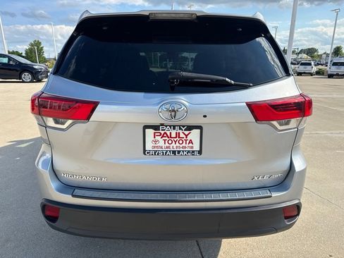Used 2018 Toyota Highlander XLE AWD/4WD image 4