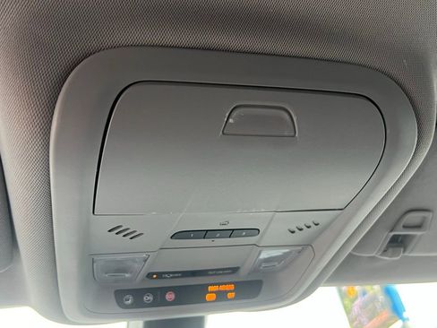 Used 2018 Chevrolet Equinox LT image 30