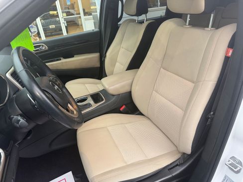 Used 2016 Jeep Grand Cherokee Laredo 75th Anniversary image 14