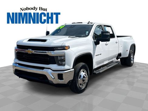 Used 2024 Chevrolet Silverado 3500 LT image 1
