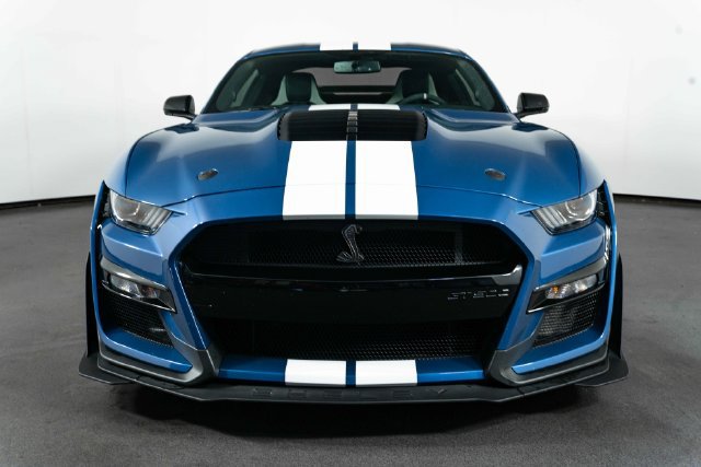 Used 2020 Ford Mustang Shelby GT500 w/ Carbon Fiber Track Pack RWD image 3