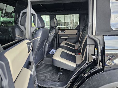 Used 2023 Ford Bronco Wildtrak image 18