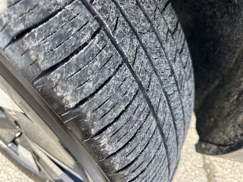 Used 2025 Volkswagen Atlas Cross Sport SE image 32