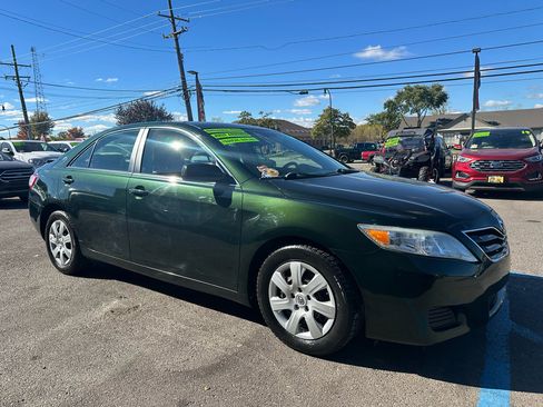 Used 2010 Toyota Camry LE image 9