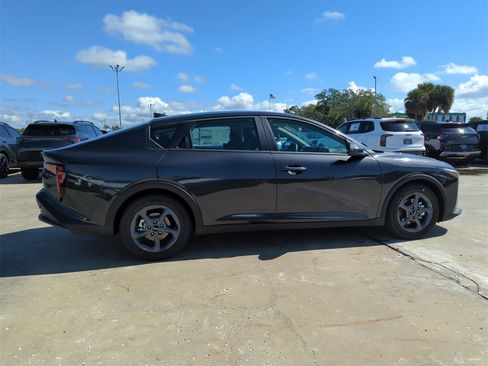 New 2025 Kia K4 LXS image 9