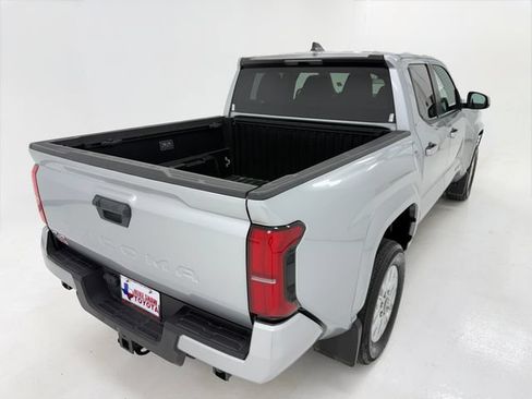 Used 2025 Toyota Tacoma SR5 AWD/4WD image 40