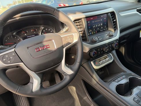 Used 2023 GMC Acadia SLT image 15