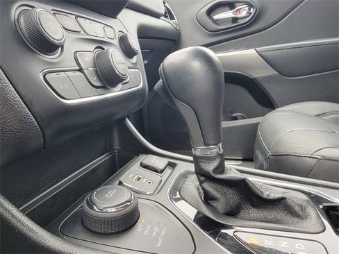 Certified 2021 Jeep Cherokee Limited image 30