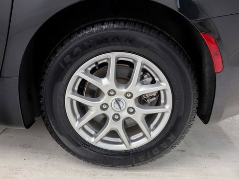 Used 2023 Chrysler Pacifica Touring-L FWD image 34