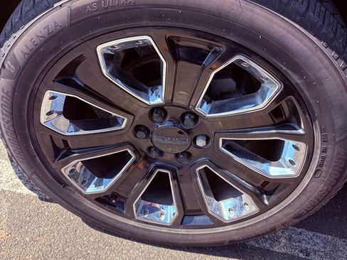 Used 2018 GMC Yukon Denali w/ Denali Ultimate Package image 19