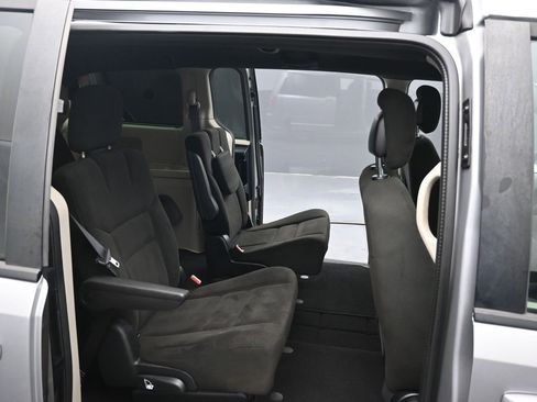 Used 2016 Dodge Grand Caravan SE image 33