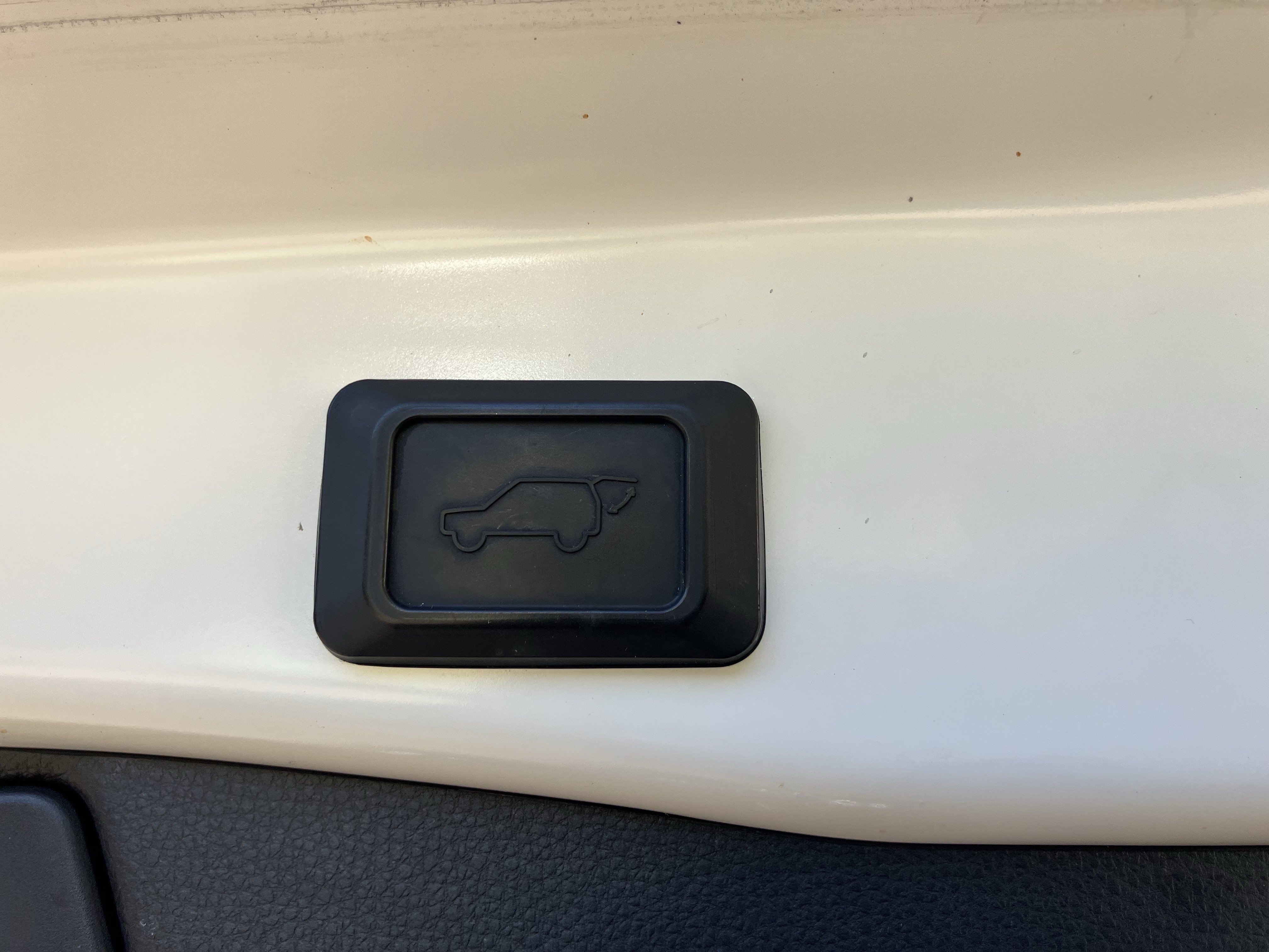 Used 2019 Toyota RAV4 XLE w/ Convenience Package FWD image 35