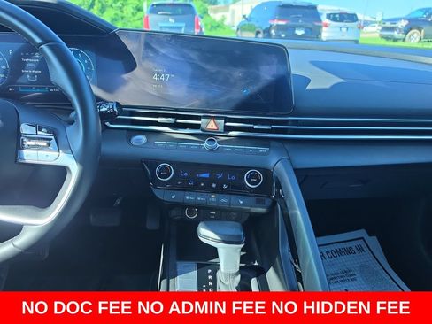 Used 2025 Hyundai Elantra SEL FWD image 19