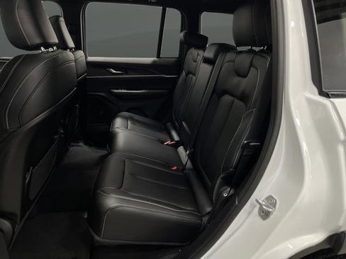 New 2025 Jeep Grand Cherokee Limited image 30