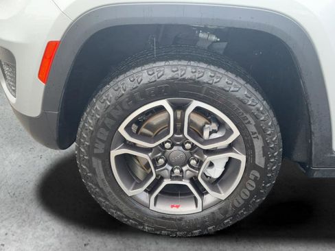 Used 2022 Jeep Grand Cherokee Trailhawk AWD/4WD image 24
