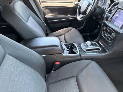 Used 2019 Chrysler 300 Touring w/ Sport Appearance Package RWD image 10