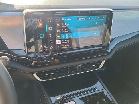 Used 2024 Volkswagen Atlas Cross Sport SE image 30