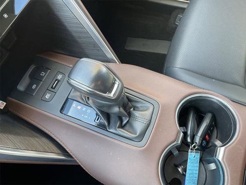 Certified 2021 Toyota Venza XLE image 21