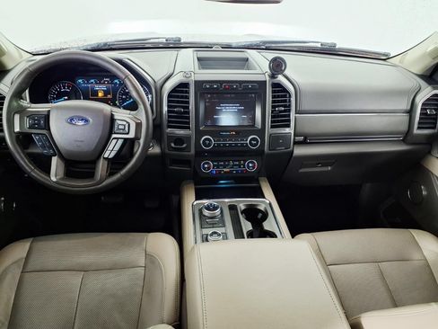 Used 2018 Ford Expedition Max XLT w/ Equipment Group 202A AWD/4WD image 9