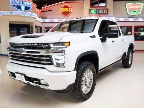 Used 2022 Chevrolet Silverado 2500 High Country w/ Technology Package image 2