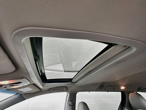 Used 2016 Toyota Sienna XLE w/ XLE Navigation Package FWD image 25