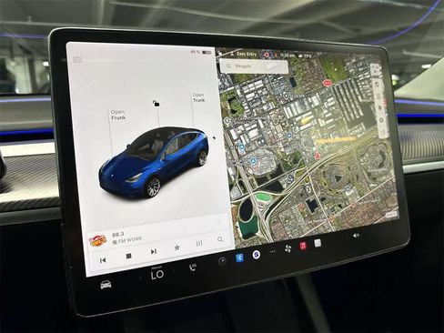 Used 2022 Tesla Model Y Long Range image 18