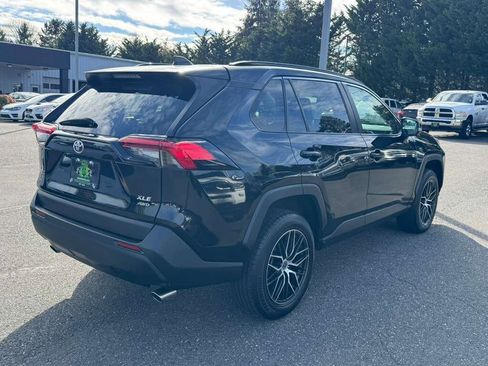 Used 2020 Toyota RAV4 XLE w/ Carpet Mat Package AWD/4WD image 11
