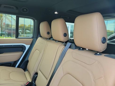 New 2026 Land Rover Defender 130 X-Dynamic SE AWD/4WD image 14