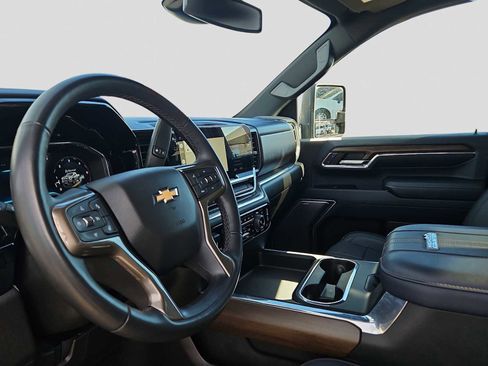 Used 2024 Chevrolet Silverado 2500 High Country image 10