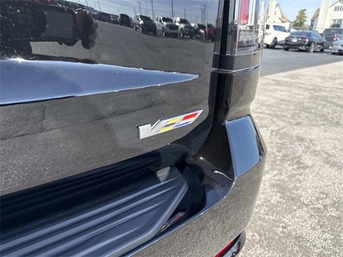 Used 2025 Cadillac Escalade ESV V image 4
