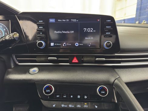 Used 2022 Hyundai Elantra SEL w/ Convenience Package FWD image 22