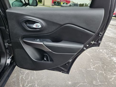 Used 2019 Jeep Cherokee Limited w/ Trailer Tow Group image 12