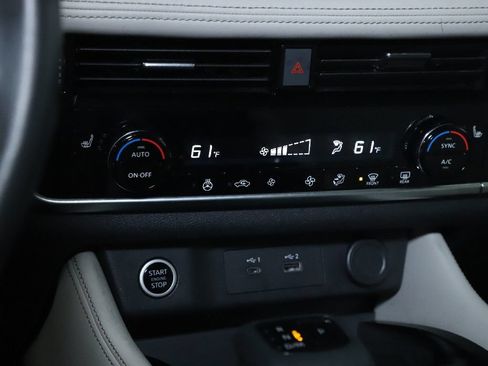 Used 2023 Nissan Rogue SL AWD/4WD image 28