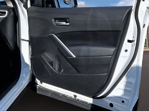 Certified 2024 Toyota Corolla Cross XLE image 23