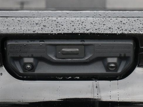 Used 2024 Chevrolet Silverado 2500 LTZ w/ LTZ Convenience Package image 45