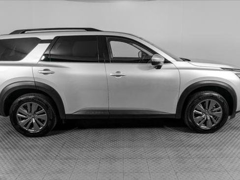 Used 2025 Nissan Pathfinder SV FWD image 9
