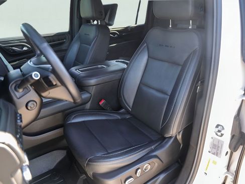 Used 2021 GMC Yukon XL Denali w/ Denali Premium Package RWD image 10
