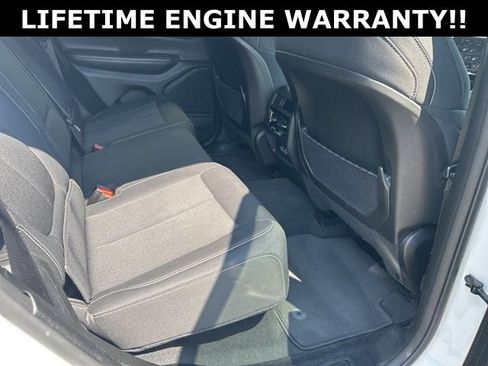 Used 2023 Jeep Grand Cherokee Laredo image 39