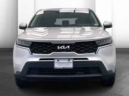Used 2022 Kia Sorento LX image 2