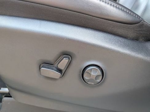 Used 2023 Chrysler Pacifica Touring-L FWD image 14