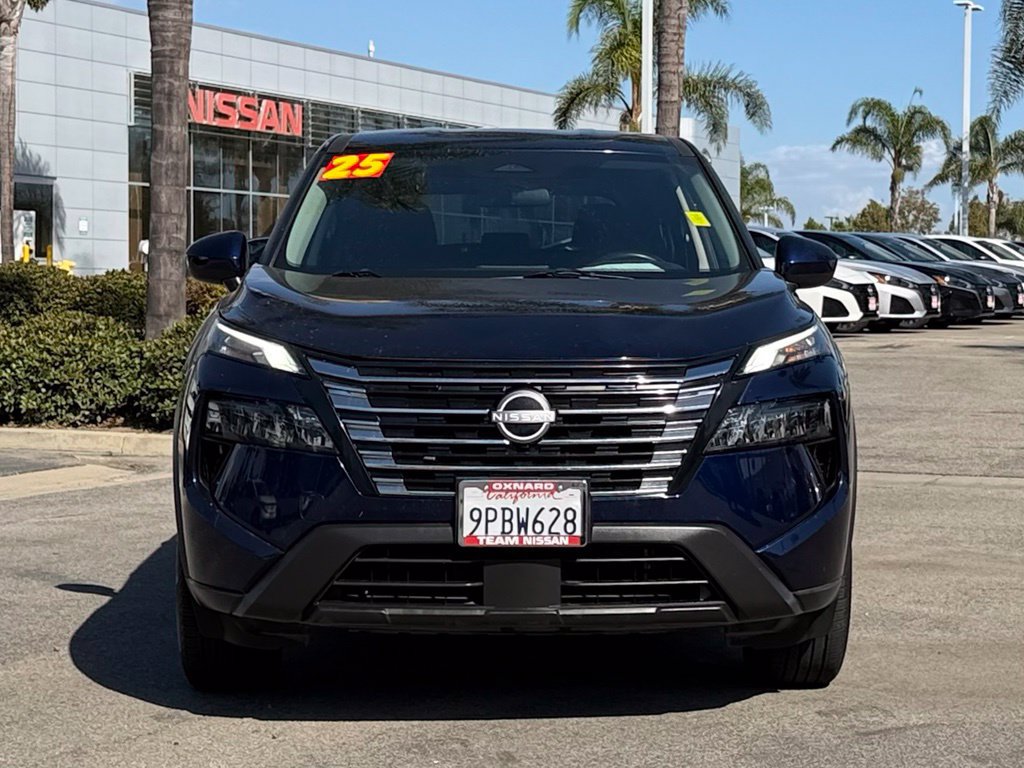 Certified 2025 Nissan Rogue SV FWD image 3