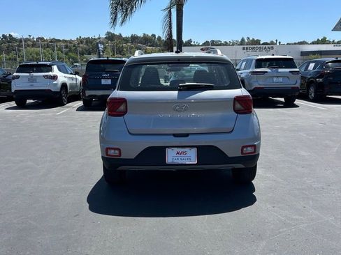 Used 2025 Hyundai Venue SEL FWD image 11
