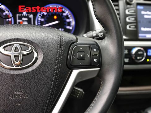 Used 2016 Toyota Highlander XLE AWD/4WD image 16
