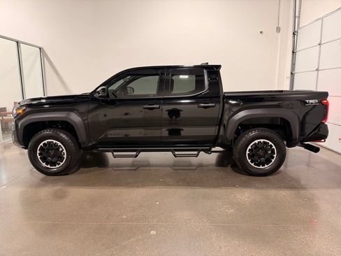 Used 2026 Toyota Tacoma TRD Off-Road AWD/4WD image 8