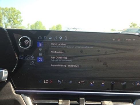 Used 2025 Chevrolet Equinox EV LT w/ Convenience Package FWD image 23