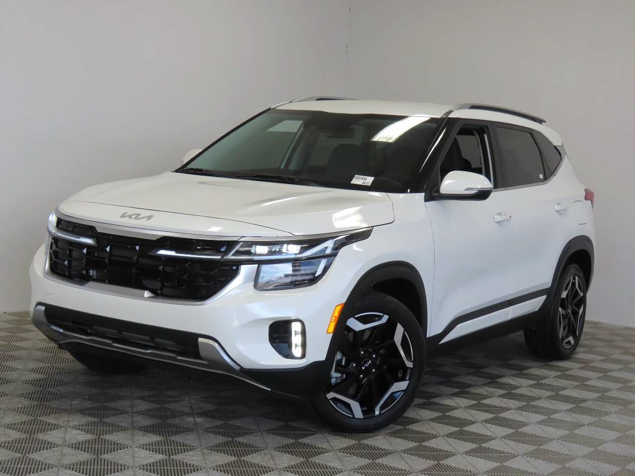 Used 2024 Kia Seltos SX AWD/4WD image 1