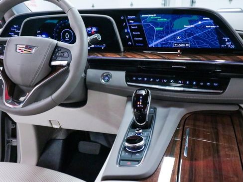 Used 2024 Cadillac Escalade ESV Sport Platinum w/ LPO, ONYX Package image 37