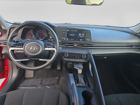 Used 2022 Hyundai Elantra SEL FWD image 15