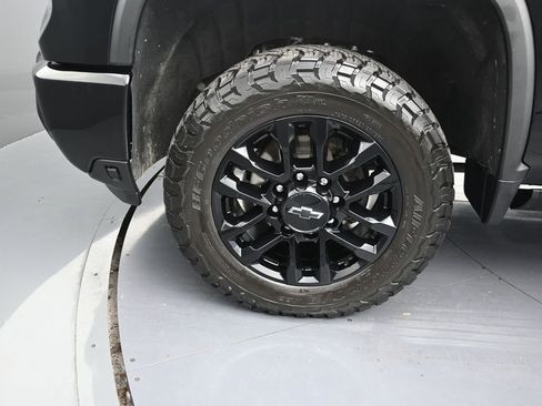 Used 2025 Chevrolet Silverado 2500 High Country w/ High Country Premium Package AWD/4WD image 9