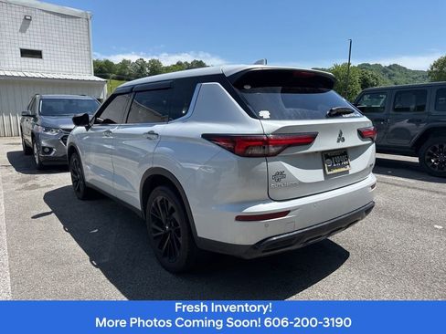 Used 2024 Mitsubishi Outlander SE Black Edition AWD/4WD image 6